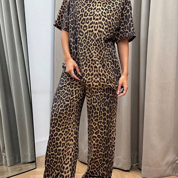 Brown Casual Women's Leopard Print Pattern Loose T-Shirt & Sweatpants Set - Picture 3 of 6